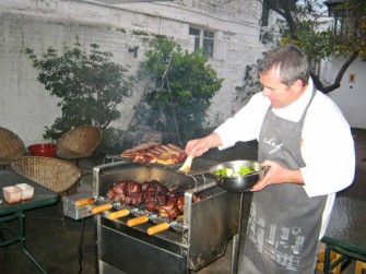 Que no se apague la parrilla, pero a fuego lento
