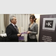 Francisco Schiappacasse con promotora MK